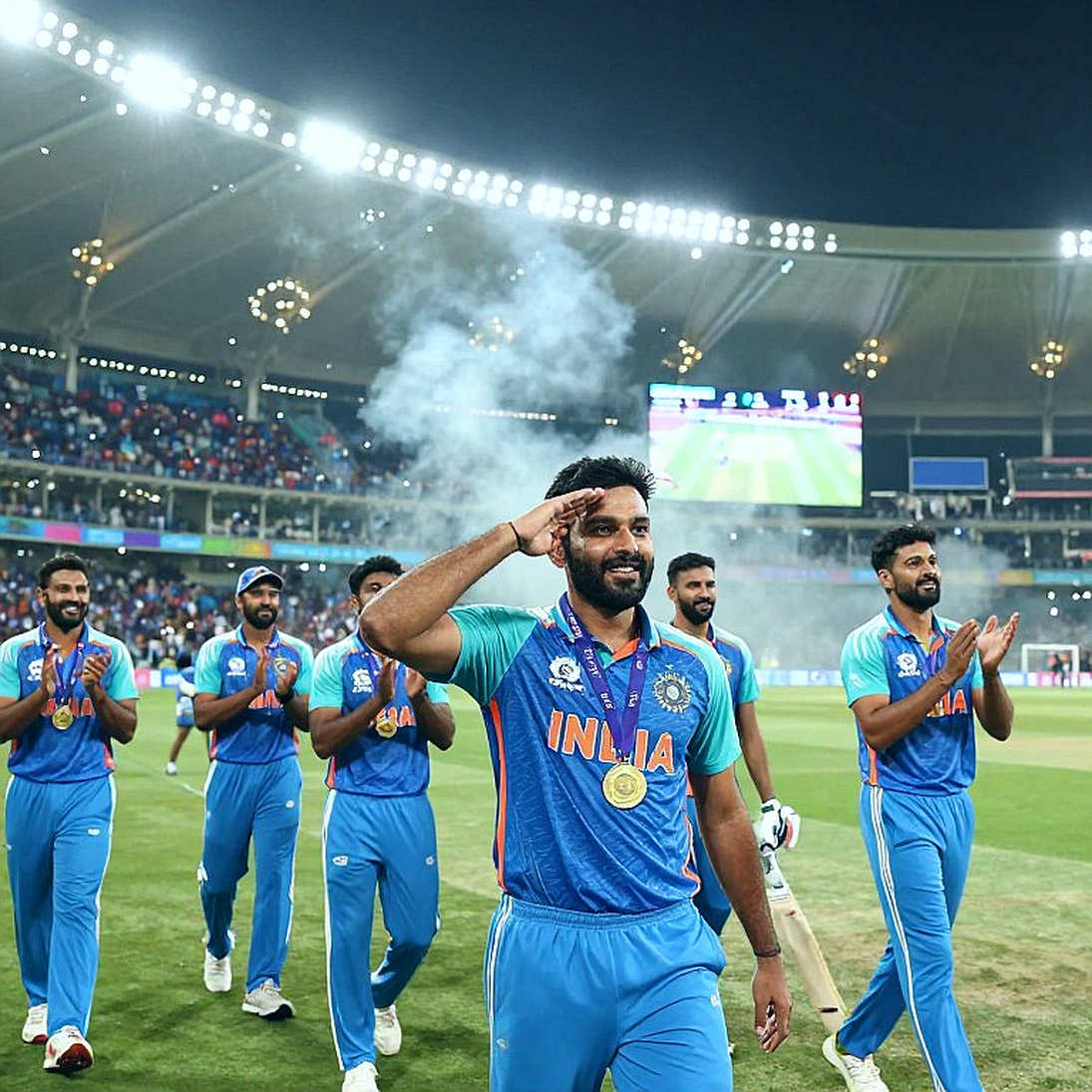Rumours of Three Greats: Who Will Replace Jayawardene at Mumbai? Rumours of Three Greats: Who Will Replace Jayawardene at Mumbai?