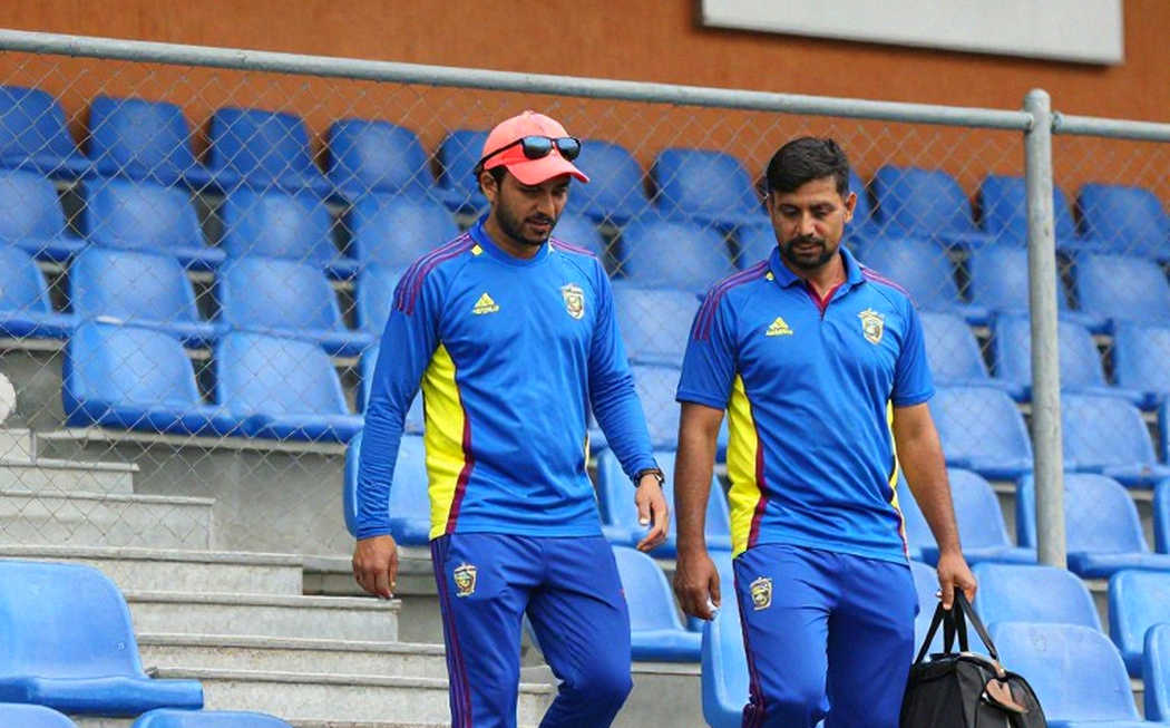 মিরপুরের মাটি যেখানে স্পিনের গল্প বলে, সেখানে পেসে ভরসা করে ক্যারিবিয়ানরা কেন — স্প্রিংগারের ডেবিউটা আসলে কী বার্তা দেয়
