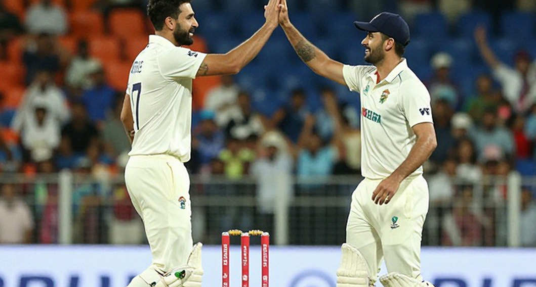 ৪২৯-এর নিচে চাপা কলাপস: বেঙ্গল-দিল্লি ম্যাচের স্কোরকার্ড যেভাবে একটি কাউন্টডাউন লুকিয়ে রেখেছে ৪২৯-এর নিচে চাপা কলাপস: বেঙ্গল-দিল্লি ম্যাচের স্কোরকার্ড যেভাবে একটি কাউন্টডাউন লুকিয়ে রেখেছে