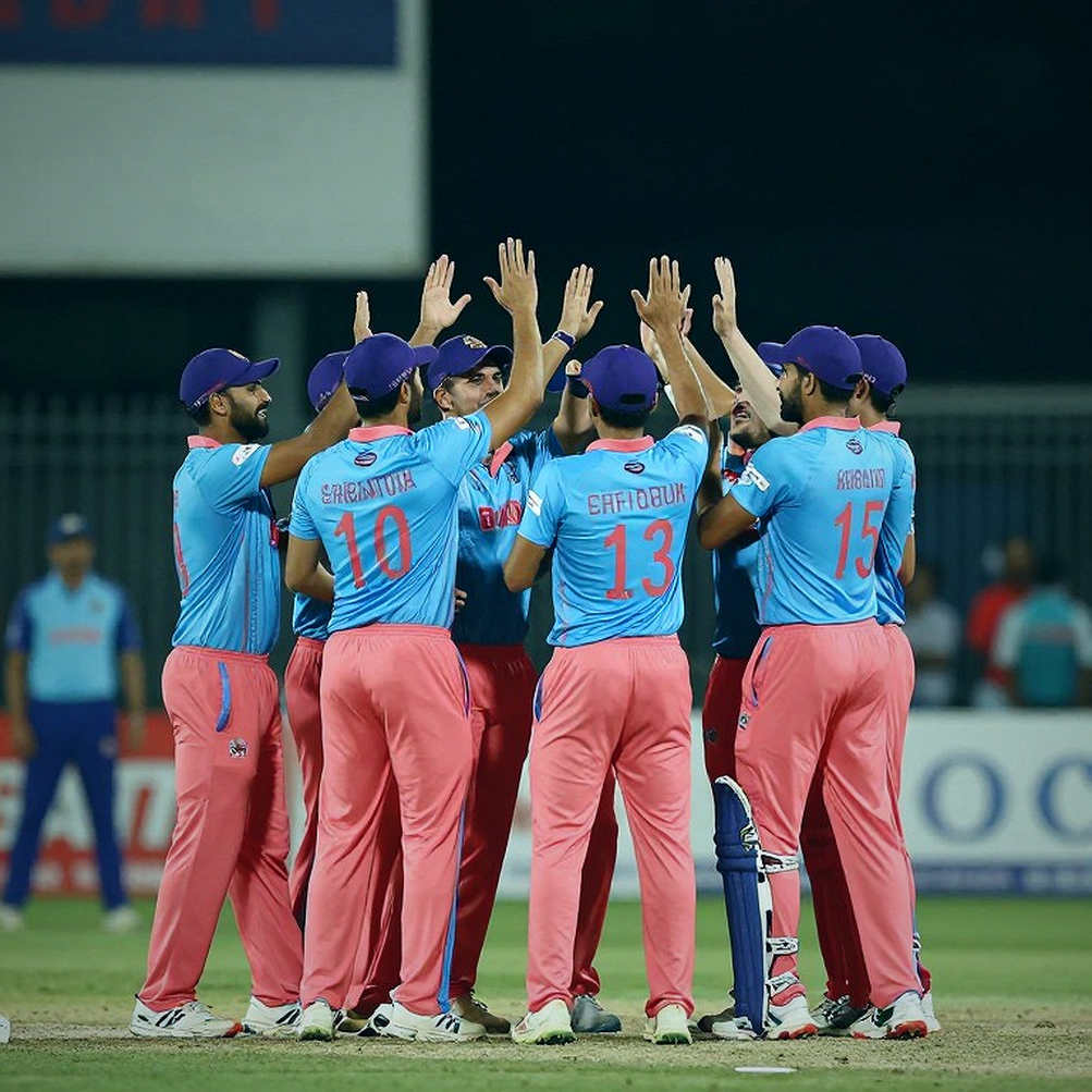 কালো ব্যান্ডের নিচে লুকানো তিনটি ঘটনা: রায়পুরের প্রথম দিনটা আসলে ভারতের নতুন অধিনায়ক-যুগের সূচনা
