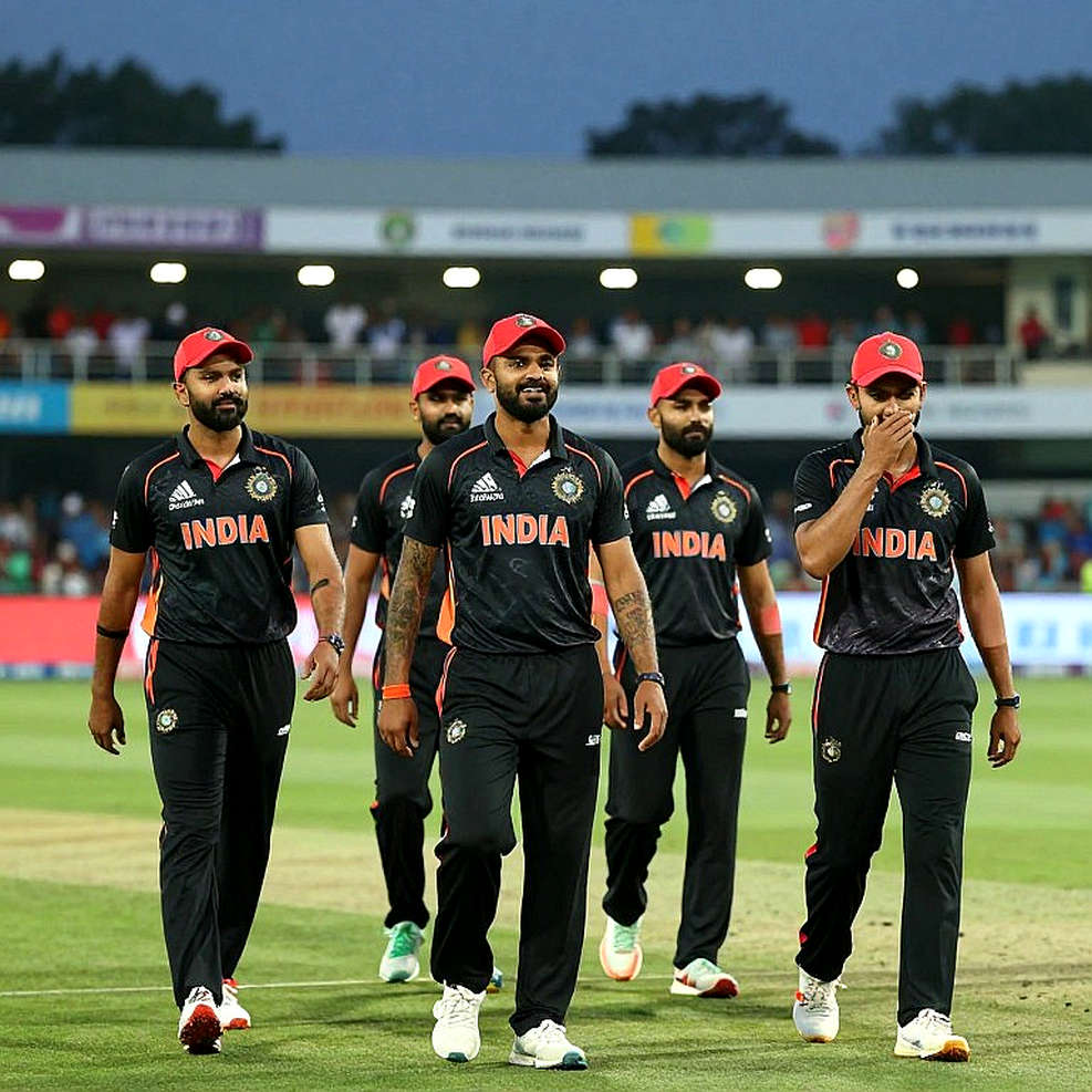 দুবাইয়ের প্রথম ওভার থেকে ফ্যান টোকেন পর্যন্ত — পাওয়ারপ্লের জ্যামিতি কে কিনছে, কে বিক্রি করছে দুবাইয়ের প্রথম ওভার থেকে ফ্যান টোকেন পর্যন্ত — পাওয়ারপ্লের জ্যামিতি কে কিনছে, কে বিক্রি করছে